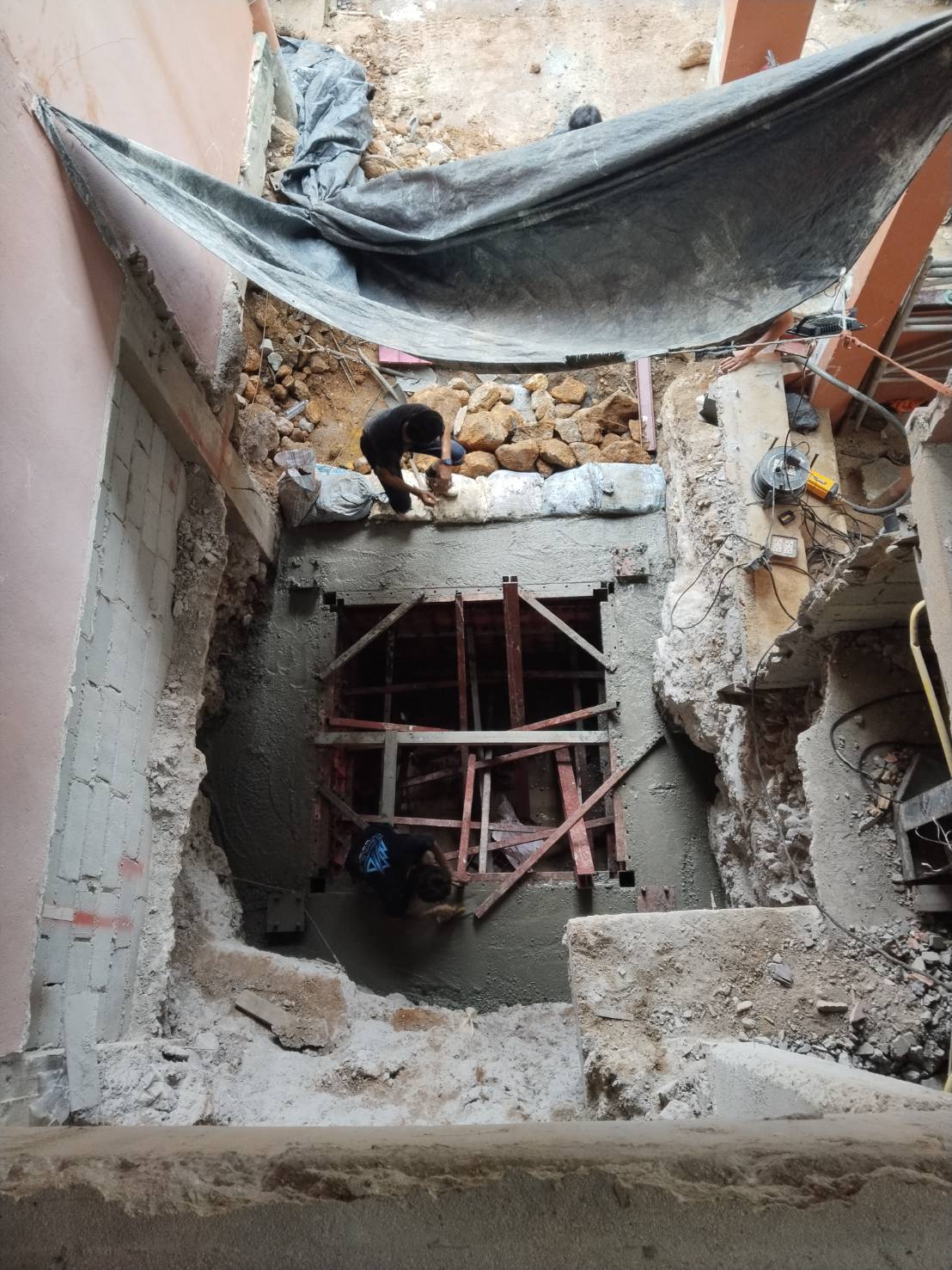 PIT STRUCTURE